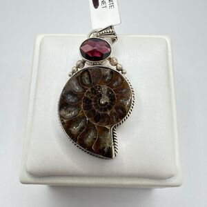 NWT 19x16mm AMMONITE and 9x7mm faceted Garnet pendant in Bali sterling silver!